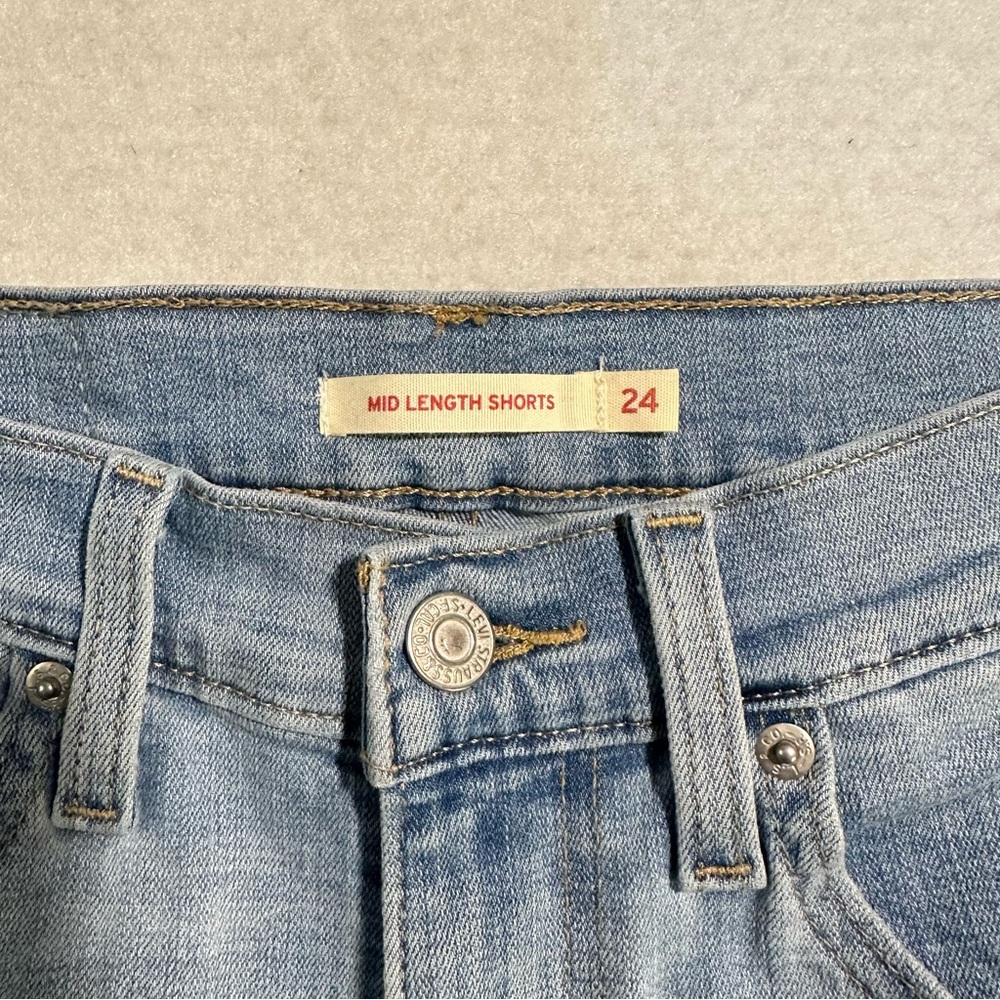 LEVIS Womens Mid Length Shorts size 24 Blue Cuffed Denim Jean Shorts Co… - Picture 4 of 13